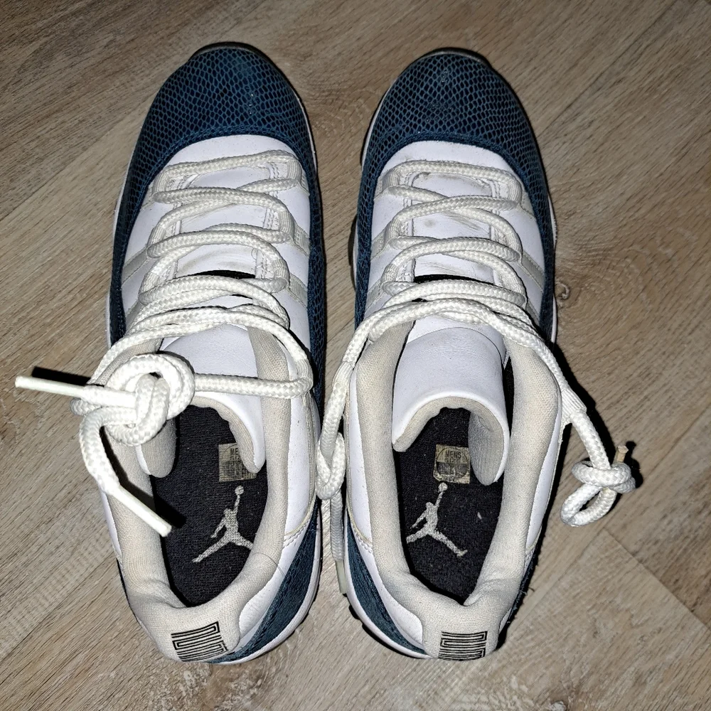 Jordan Navy and White Low-Top Sneakers Men's Size 11